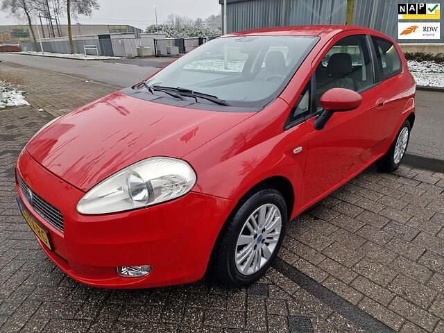 Rood Occasion 2007 Fiat Grande Punto Dynamic Hatchback | € 1.999 (Goede deal) - Afbeelding 1/4