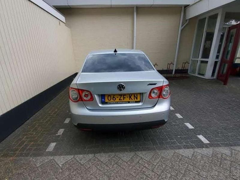 Zilver Gebruikt 2008 VW Jetta Comfortline Sedan | € 3.750 (Eerlijke prijs) - Afbeelding 1/4