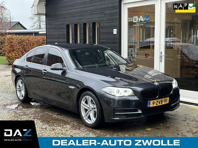 Grijs Gebruikt 2015 BMW 520 Executive Sedan | € 16.945 (Eerlijke prijs) - Afbeelding 1/3