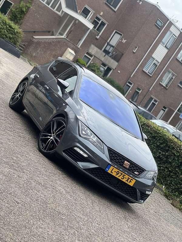 Grijs Gebruikt 2018 Cupra Leon Hatchback | € 23.899 (Iets duurder) - Afbeelding 1/4