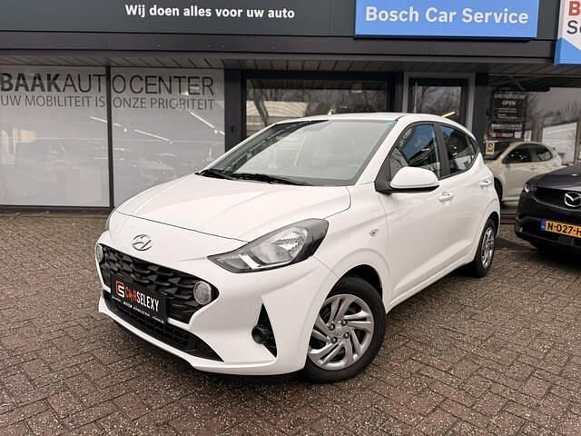 Wit Gebruikt 2022 Hyundai i10 Comfort Hatchback | € 17.950 (Eerlijke prijs) - Afbeelding 1/4