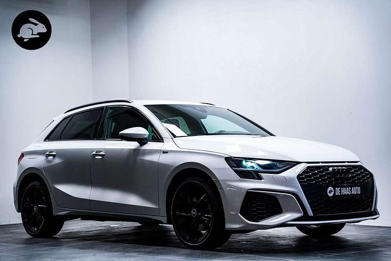 Wit Gebruikt 2021 Audi A3 Sportback e-tron S-Line Sedan | € 26.900 (Goede deal) - Afbeelding 1/4