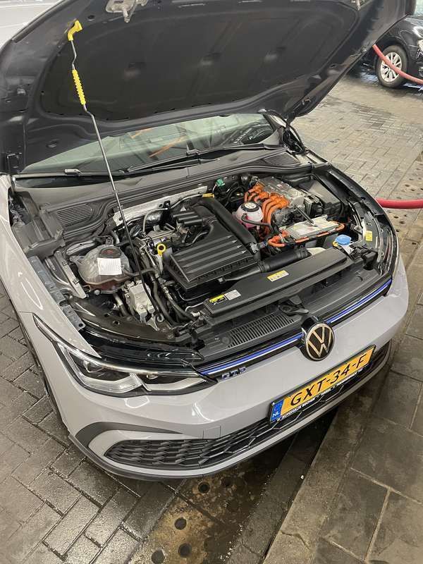Grijs Gebruikt 2021 VW Golf VIII GTE Stationwagen | € 25.000 (Goede deal) - Afbeelding 1/4