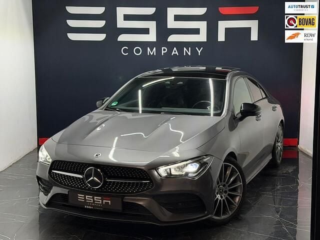 Grijs Occasion 2019 Mercedes CLA180 AMG Sedan | € 26.950 (Eerlijke prijs) - Afbeelding 1/4