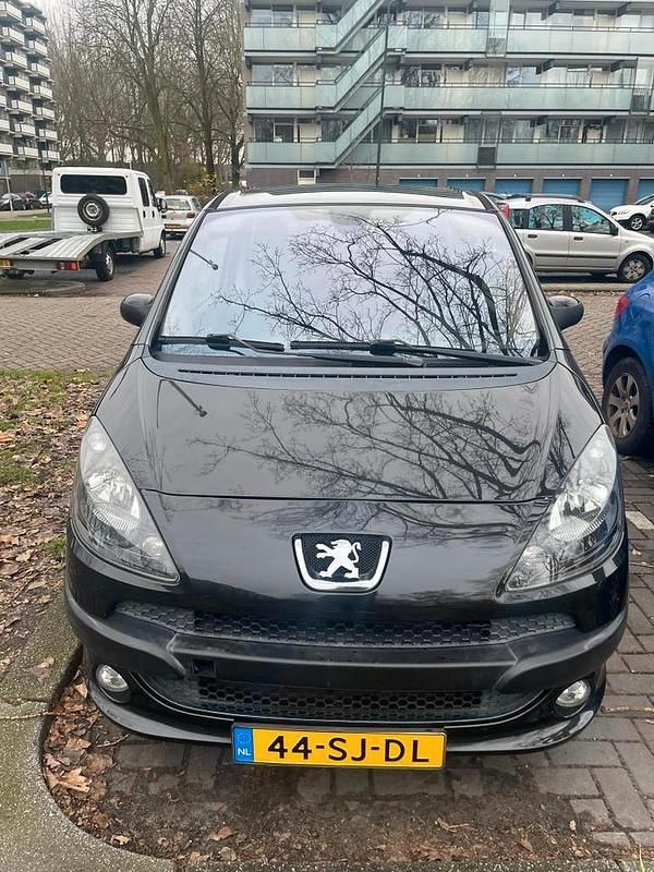 Zwart Gebruikt 2006 Peugeot 1007 MPV | € 2.450 - Afbeelding 1/4