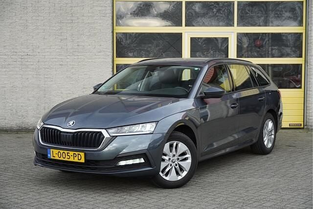 Grijs Occasion 2021 Skoda Octavia Business Line Stationwagen | € 15.850 (Goede deal) - Afbeelding 1/4