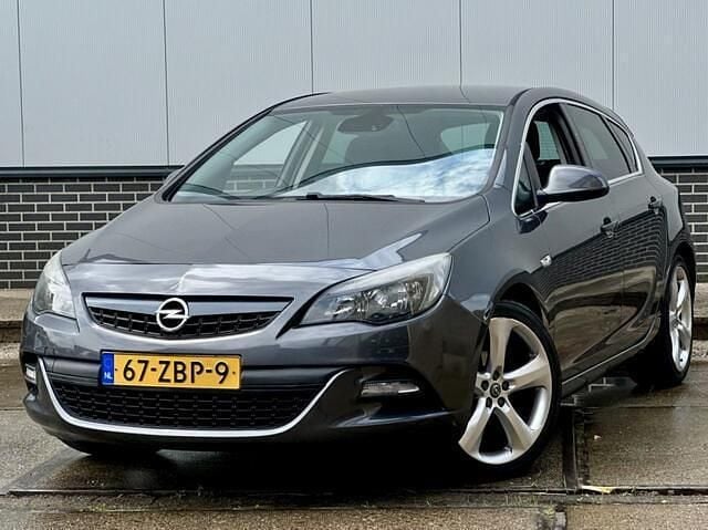 Grijs Gebruikt 2012 Opel Astra Hatchback | € 3.950 (Goede deal) - Afbeelding 1/4