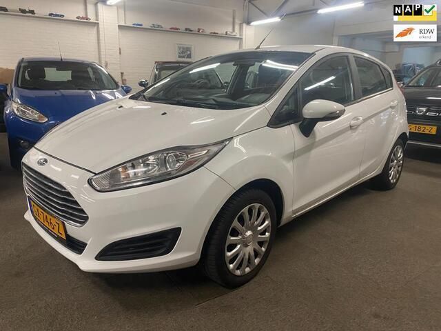 Wit Gebruikt 2015 Ford Fiesta Style Hatchback | € 5.950 (Eerlijke prijs) - Afbeelding 1/4