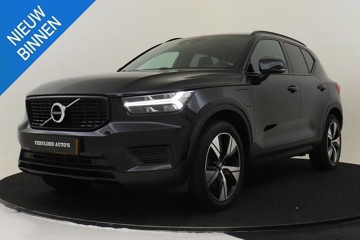 Zwart Gebruikt 2022 Volvo XC40 R-Design SUV | € 30.445 (Eerlijke prijs) - Afbeelding 1/4