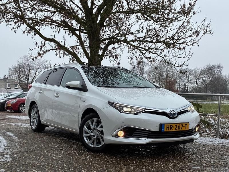 Wit Occasion 2015 Toyota Auris Stationwagen | € 8.975 (Goede deal) - Afbeelding 1/4
