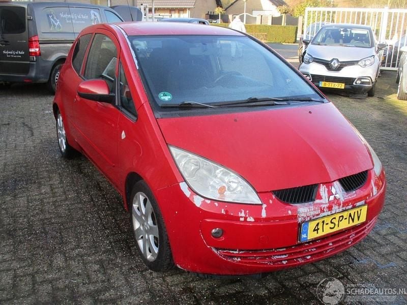 Rood Occasion 2006 Mitsubishi Colt Hatchback | € 600 (Super prijs) - Afbeelding 1/4