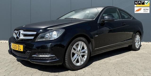 Zwart Gebruikt 2011 Mercedes C180 Coupé | € 8.995 (Eerlijke prijs) - Afbeelding 1/4