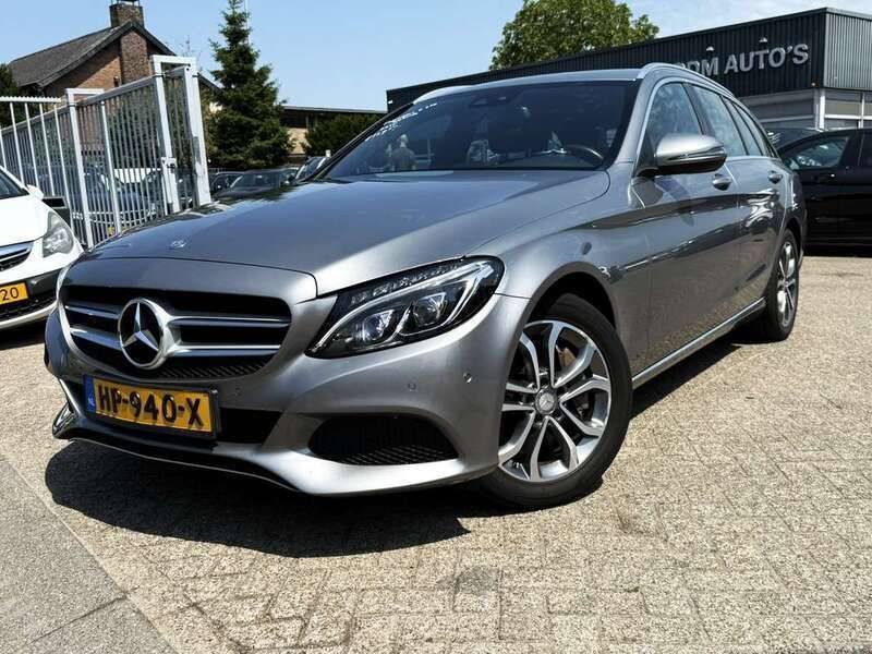Grijs, metallic lak Gebruikt 2015 Mercedes C350 Edition Stationwagen | € 11.950 (Eerlijke prijs) - Afbeelding 1/4