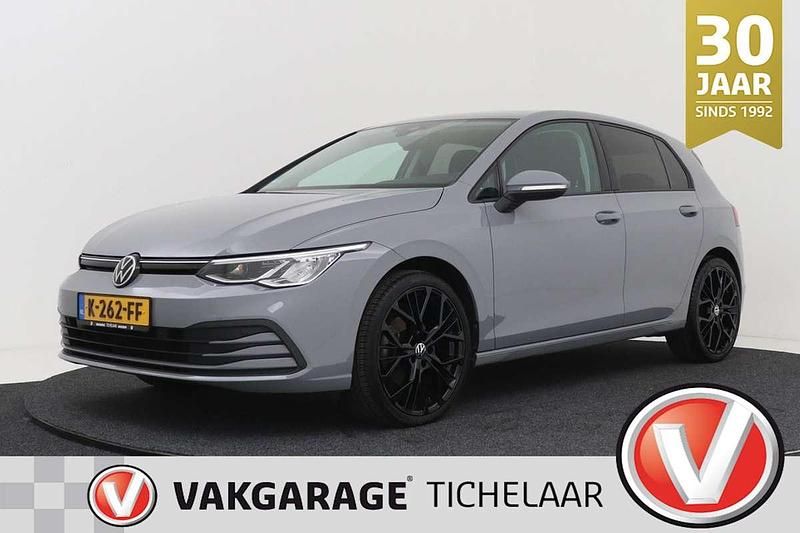 Grijs Gebruikt 2020 VW Golf VIII Style Hatchback | € 19.199 (Eerlijke prijs) - Afbeelding 1/3