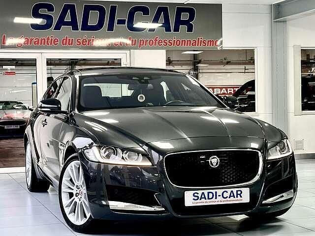 Grijs Gebruikt 2017 Jaguar XF Sedan | € 21.990 - Afbeelding 1/4