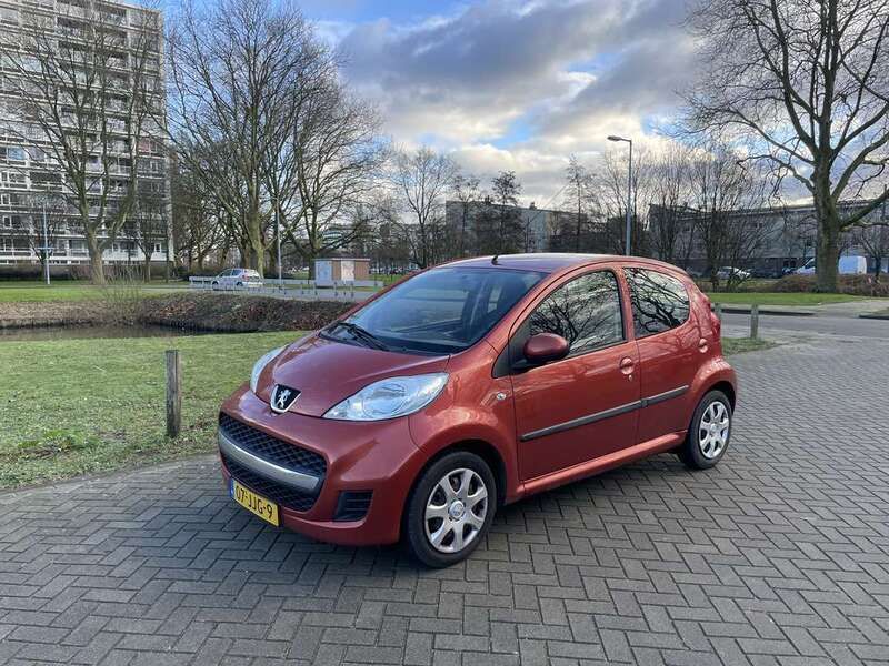 Gebruikt 2010 Peugeot 107 Filou Hatchback | € 2.750 (Eerlijke prijs) - Afbeelding 1/4