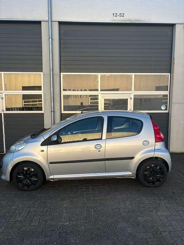 Occasion Peugeot 107 68 PK (50 kW) 2007 Grijs Hatchback