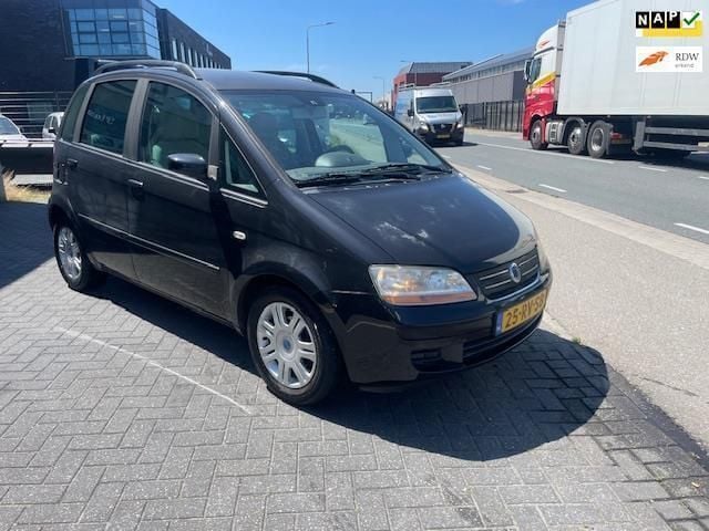 Zwart Gebruikt 2005 Fiat Idea Emotion MPV | € 1.995 (Eerlijke prijs) - Afbeelding 1/4