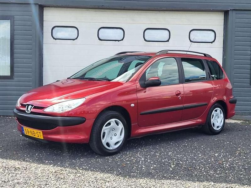 Rood Gebruikt 2003 Peugeot 206 Stationwagen | € 599 (Goede deal) - Afbeelding 1/4