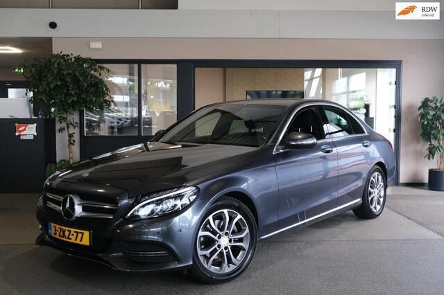 Grijs Gebruikt 2015 Mercedes C200 Prestige Sedan | € 14.450 (Eerlijke prijs) - Afbeelding 1/4