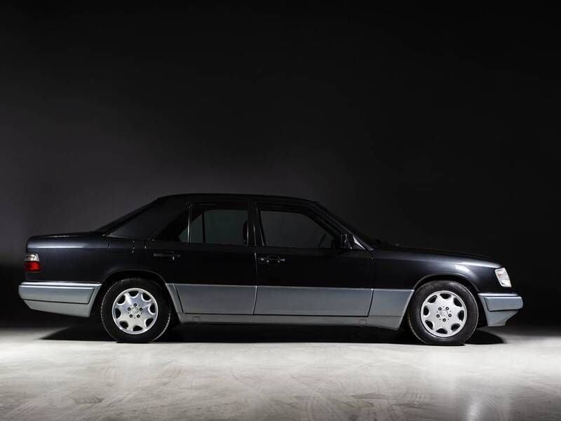 Zwart Gebruikt 1994 Mercedes E280 Sedan | € 14.900 - Afbeelding 1/4
