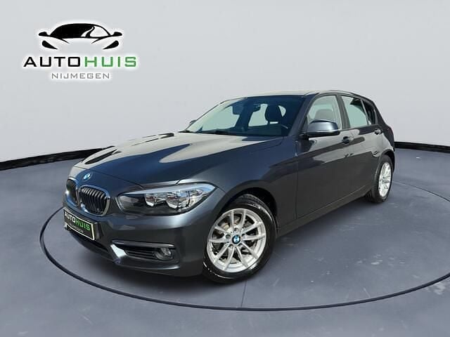 Grijs Gebruikt 2018 BMW 118 Hatchback | € 13.745 (Super prijs) - Afbeelding 1/4