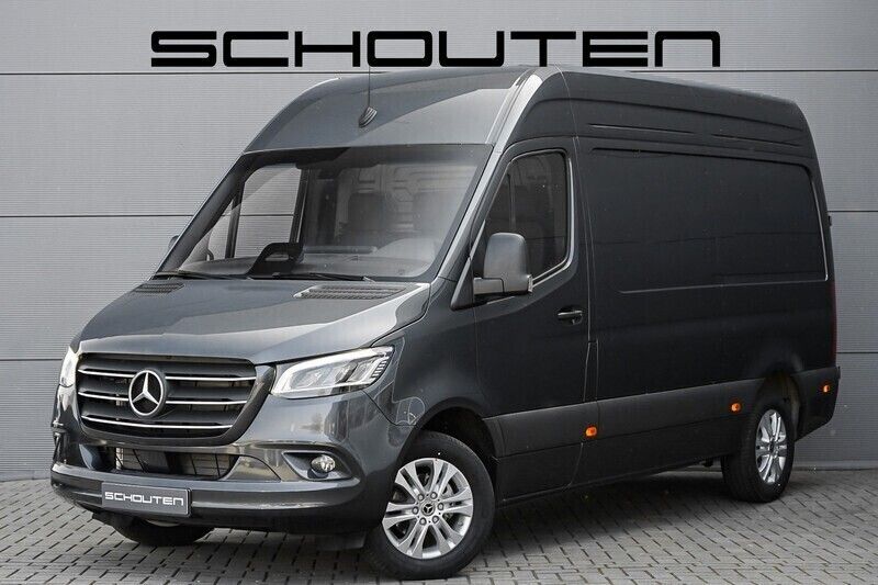 Zwart Nieuw 2024 Mercedes Sprinter Van | € 54.900 - Afbeelding 1/3