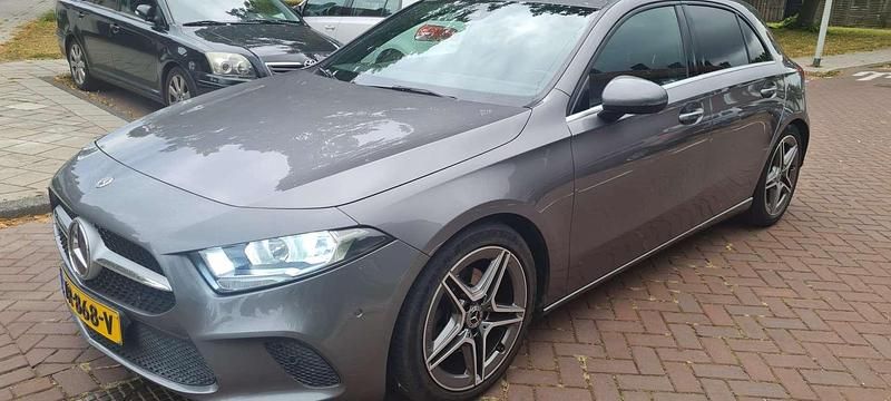 Grijs Gebruikt 2018 Mercedes A200 Business Stationwagen | € 15.999 (Super prijs) - Afbeelding 1/4