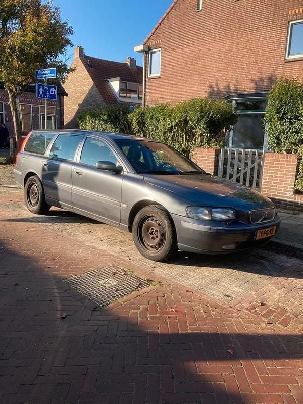 Gebruikt 2004 Volvo V70 Stationwagen | € 750 (Super prijs) - Afbeelding 1/4