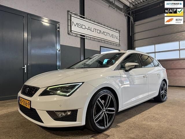 Wit Gebruikt 2015 Seat Leon ST CONNECT Stationwagen | € 9.949 (Eerlijke prijs) - Afbeelding 1/4