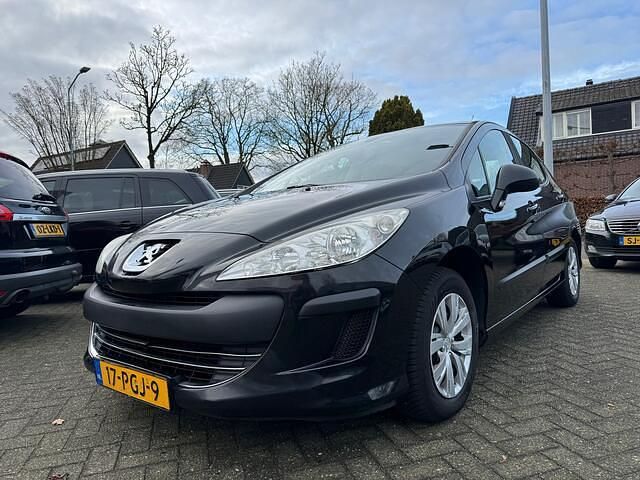 Zwart (metallic) Occasion 2010 Peugeot 308 Hatchback | € 1.999 (Eerlijke prijs) - Afbeelding 1/4