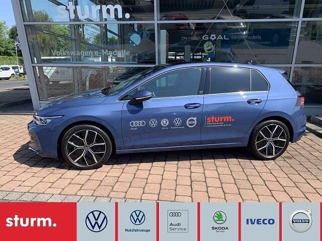 Blauw Occasion 2024 VW Golf VIII Style Hatchback | € 38.849 (Duur) - Afbeelding 1/4