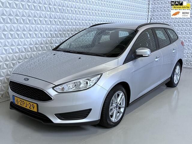 Grijs Gebruikt 2015 Ford Focus Trend Stationwagen | € 1.499 (Super prijs) - Afbeelding 1/4