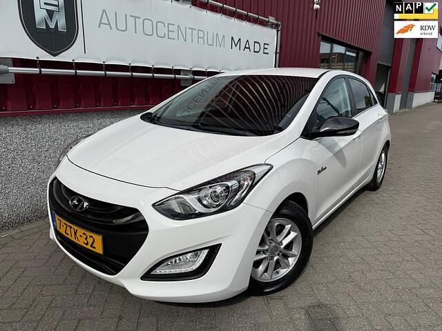 Wit Occasion 2015 Hyundai i30 GO! Hatchback | € 7.499 (Eerlijke prijs) - Afbeelding 1/4
