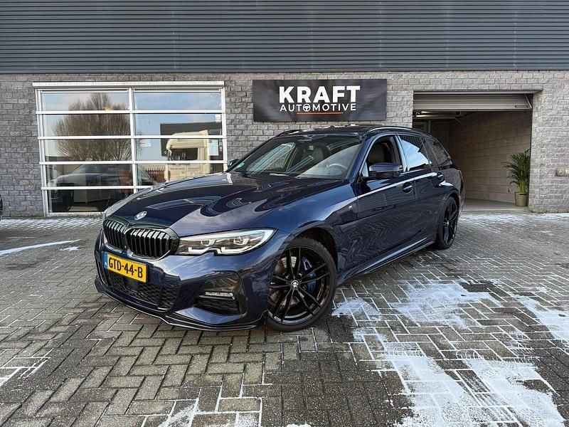 Blauw Occasion 2020 BMW 330 Executive Stationwagen | € 34.240 (Iets duurder) - Afbeelding 1/4