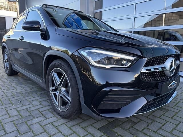 Zwart (metallic) Occasion 2021 Mercedes GLA200 Business SUV | € 36.900 (Iets duurder) - Afbeelding 1/4