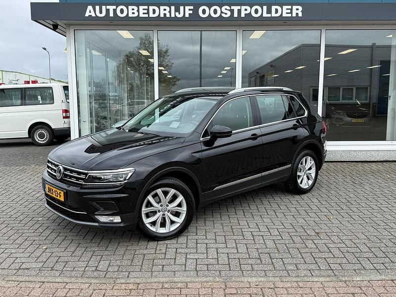 Zwart Gebruikt 2017 VW Tiguan Highline SUV | € 21.950 (Super prijs) - Afbeelding 1/4