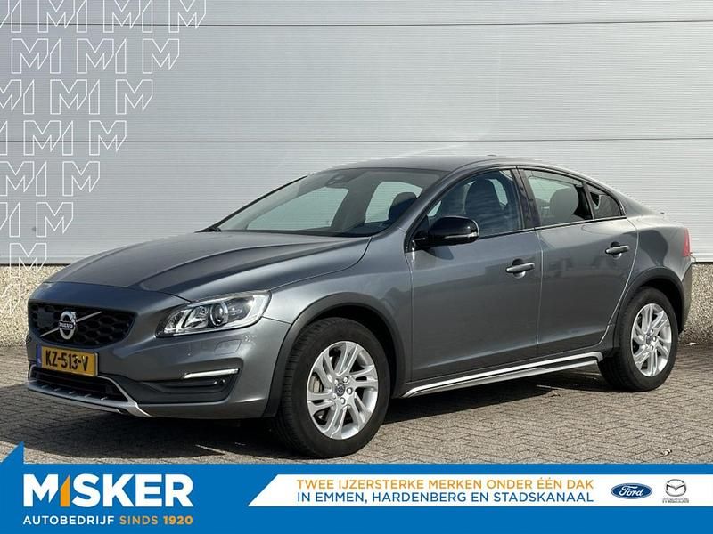 Grijs Gebruikt 2017 Volvo S60 CC Momentum Sedan | € 21.900 - Afbeelding 1/4
