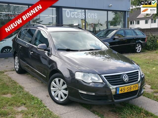 Zwart Gebruikt 2005 VW Passat Comfortline Stationwagen | € 1.248 (Super prijs) - Afbeelding 1/4