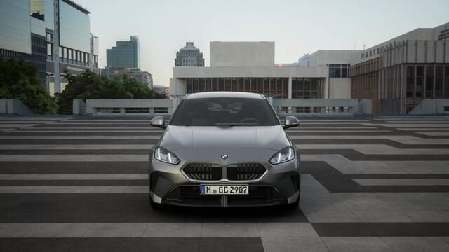 Nieuw BMW 120 M Sport 156 PK (114 kW) 2025 Skyscraper grey Hatchback