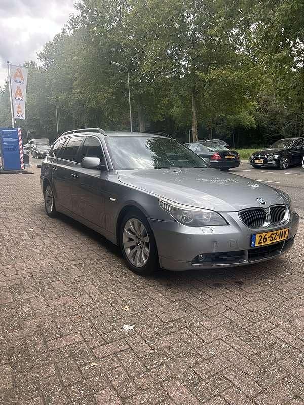 Grijs Gebruikt 2006 BMW 530 Executive Stationwagen | € 3.400 - Afbeelding 1/4