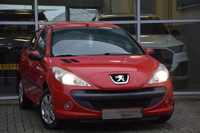 Rood Gebruikt 2009 Peugeot 206+ Hatchback | € 1.350 (Goede deal) - Afbeelding 1/4