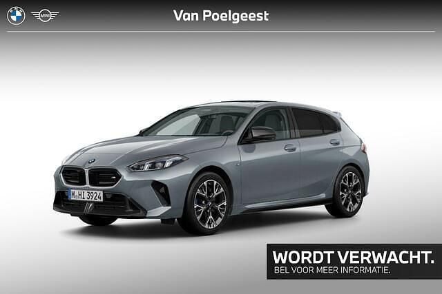 Grijs Gebruikt 2025 BMW M135 Comfort Edition Hatchback | € 62.900 (Goede deal) - Afbeelding 1/2