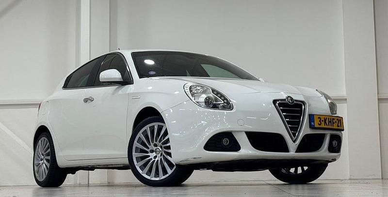 Occasion Alfa Romeo Giulietta Distinctive 116 PK (85 kW) 2012 Wit (metallic) Hatchback