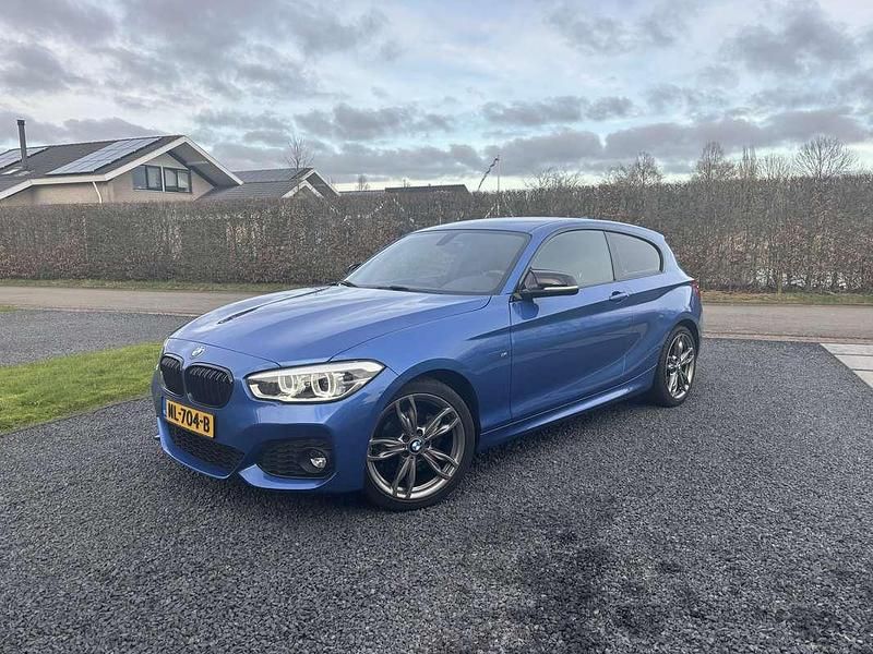 Blauw Gebruikt 2017 BMW 118 Hatchback | € 13.950 (Eerlijke prijs) - Afbeelding 1/4