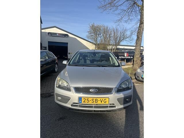 Occasion Ford Focus 101 PK (74 kW) 2005 Grijs Sedan