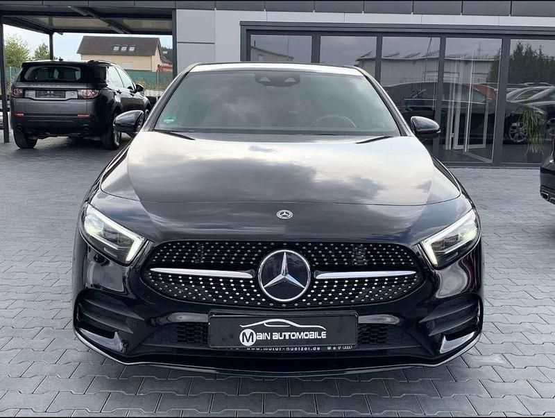 Zwart Gebruikt 2018 Mercedes A200 AMG Hatchback | € 21.500 (Goede deal) - Afbeelding 1/4