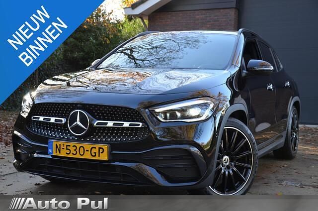 Zwart Occasion 2021 Mercedes GLA200 AMG line SUV | € 34.950 (Eerlijke prijs) - Afbeelding 1/4