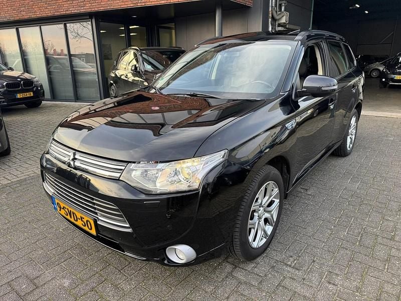 Zwart Gebruikt 2013 Mitsubishi Outlander P-HEV Instyle SUV | € 8.495 (Goede deal) - Afbeelding 1/4