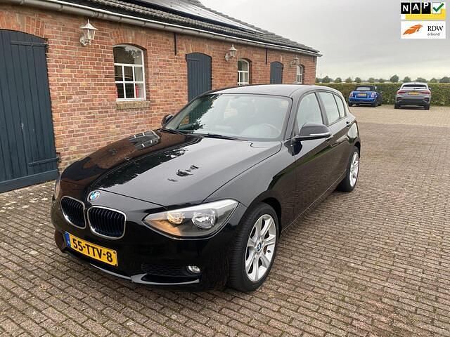Zwart Gebruikt 2012 BMW 116 Hatchback | € 6.900 (Eerlijke prijs) - Afbeelding 1/4